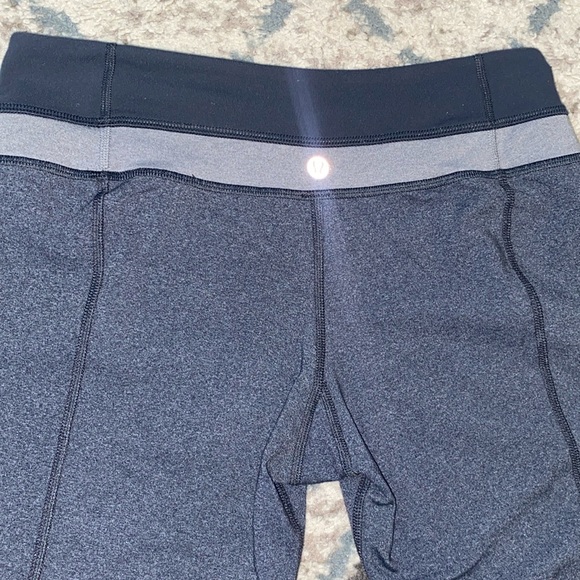 lululemon athletica Pants - Lululemon cropped leggings sz 6 grey capris